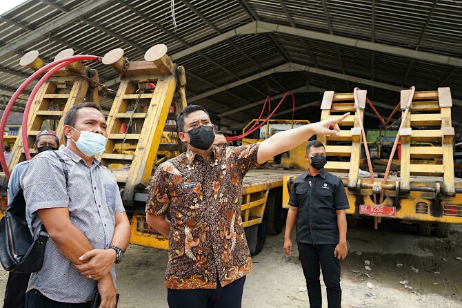 Walikota Medan, Muhammad Bobby Afif Nasution melakukan inspeksi mendadak (sidak) ke Kantor Dinas Pekerjaan Umum (PU), di belakang Terminal Pinang Baris, Jumat (5/3/2021).