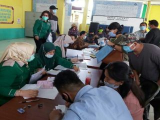 Kegiatan pelayanan kependudukan di Kantor Camat Medan Tuntungan belum lama ini