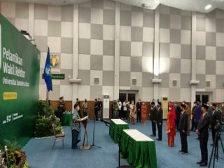 Majelis Wali Amanat (MWA) Universitas Sumatera Utara (USU) secara resmi melantik lima Wakil rektor USU yang akan mendampingi Muryanto Amin selaku rektor dalam mewujudkan visi misinya lima tahun ke depan. Mereka berasal dari lima fakultas berbeda.