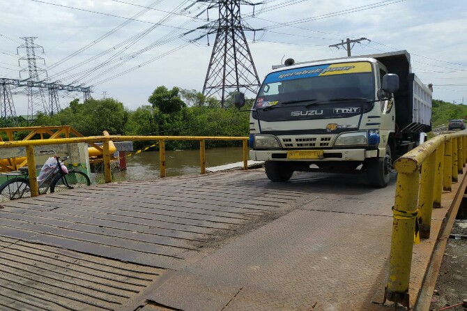 Pengerjaan pembangunan Jembatan Titi Dua Sicanang yang berada di Kelurahan Belawan, Kecamatan Medan Belawan dilanjutkan kembali tahun ini. Pemko Medan menyiapkan anggaran sebesar Rp9 miliar bersumber dari APBD Kota Medan 2021.