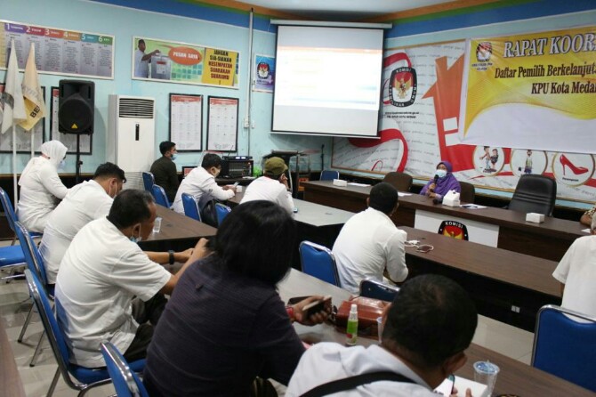 KPU Medan rapat koordinasi bersama perwakilan partai politik terkait Daftar Pemilih Berkelanjutan (DPB) di Aula Kantor KPU Medan, Jalan Kejaksaan No 37, kemarin.