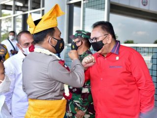 Forum Koordinasi Pimpinan Daerah (Forkopimda) Sumatera Utara, menyambut kedatangan Kapolda Sumut yang baru yakni, Irjen Pol Panca Putra di ruang VIP Bandara Kualanamu, Deliserdang, pada Rabu (10/03/2021) siang.