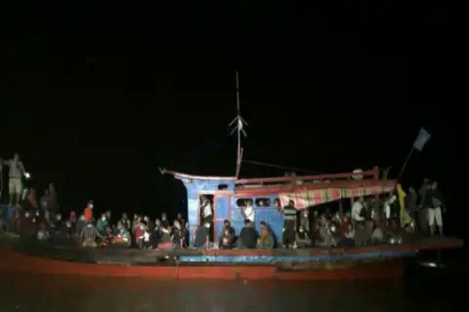 TNI Angkatan Laut (AL) menangkap 115 orang Tenaga Kerja Indonesia (TKI) ilegal di Perairan Pulau Jemur, Tanjungbalai, Asahan, Sumatera Utara (Sumut), Sabtu (13/3/2021).