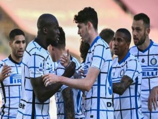 Inter Milan berhasil mencuri tiga poin dari kandang Torino usai menang dengan skor 1-2 di laga lanjutan Liga Italia 2020-2021, Minggu (14/3/2021) malam WIB.