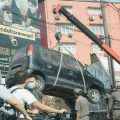 Sebanyak satu unit mobil untuk menjual paket internet dan sejumlah sarana dagangan milik PK 5 diangkut petugas saat melakukan penertiban di kawasan Medan Petisah, Senin (15/3/2021).