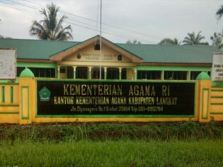 Bagian Kesejahteraan Rakyat (Kesra) Setdakab Langkat terus berupaya terwujudnya visi misi Bupati Langkat Terbit Rencana PA, yakni Langkat Religius.