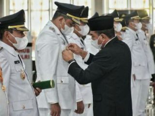 Gubernur Sumatera Utara (Sumut), Edy Rahmayadi menyampaikan sejumlah tugas baru untuk Bobby Nasution yang baru saja dilantik menjadi Walikota Medan.