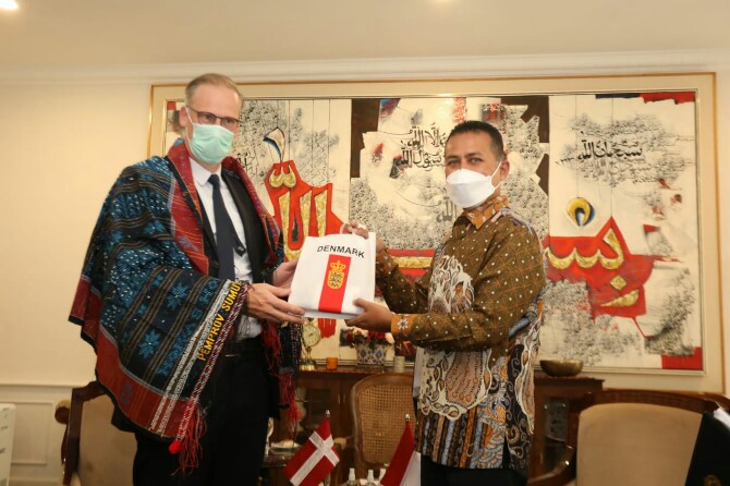 Pemerintah Provinsi (Pemprov) Sumatera Utara (Sumut) membahas peluang kerja sama di bidang energi, pariwisata dan pengelolaan sampah dengan Denmark. Ketiga bidang ini merupakan poin penting untuk kemajuan Sumut ke depannya.