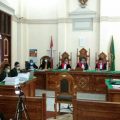 Jaksa Penuntut Umum KPK menuntut Mantan Bupati Labuhanbatu Utara (Labura), Kharuddin Syah alias H Buyung dengan tuntutan dua tahun penjara.
