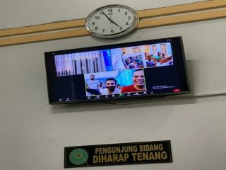 Terbukti bersalah melanggar Pasal 114 ayat (2) jo Pasal 132 ayat (1) UU RI No. 35 Tahun 2009 tentang Narkotika, tiga orang kurir sabu seberat 40 kilogram dituntut pidana mati oleh Jaksa Penuntut Umum (JPU) Kejari Medan, Selasa (23/3/2021).