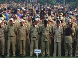 Pemotongan gaji kepala lingkungan dan Petugas Harian Lepas (PHL) di lingkungan Pemko Medan dibatalkan.