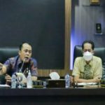 Wakil Walikota Medan, Aulia Rahman (batik biru) didampingi Kepala BPPRD Medan, Suherman saat memimpin evaluasi kinerja BPPRD Medan di Balai Kota, Kamis (25/3/2021)