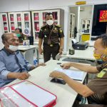 Eks Kepala Desa Partungko Naginjang, Kecamatan Harian, Kabupaten Samosir inisial BPP ditahan oleh penyidik pidana Khusus Kejaksaan Tinggi Sumatera Utara (Sumut).