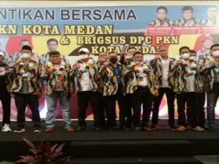 DPC Pemuda Karya Nasional (PKN) dan Brigade Khusus PKN Kota Medan dilantik di Tiara Convention Center, Sabtu (27/3/2021).