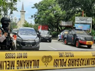 pelaku peledakan bom di depan Gereja Katedral Makassar diduga berjumlah dua orang