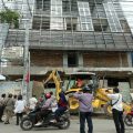 Dinas Perumahan Kawasan Pemukiman dan Penataan Ruang berkolaborasi dengan Satpol PP Kota Medan membongkar satu unit bangunan berukuran 13 meter x 34 meter di Jalan Pembangunan, Rabu (31/3/2021).