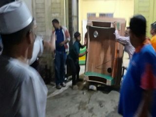 Beberapa hari menjelang bulan suci Ramadhan, puluhan warga lingkungan 15 Kelurahan Terjun, Kecamatan Medan Marelan, mengobrak-abrik dua lokasi judi, Rabu (31/3/2021)