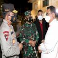 Kapolda Sumut Irjen Pol RZ Panca Putra Simanjuntak, bersama Pangdam I/BB Mayjen TNI Hasanuddin, meninjau Gereja Katedral, Jalan Pemuda, Kecamatan Medan Maimun, Kamis (1/4/2021) malam.