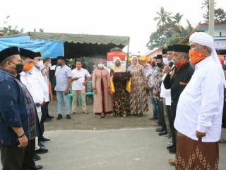 Anggota Komisi XI DPR RI, Gus Irawan Pasaribu didampingi Bupati Tapanuli Selatan (Tapsel) melaksanakan reses ke Kelurahan Arse Nauli, Kecamatan Arse, Minggu (7/3/2021) sore.