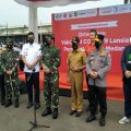 Panglima TNI Marsekal TNI Hadi Tjahjanto, Kapolri Jenderal Listyo Sigit Prabowo, Gubernur Sumatera Utara (Sumut) Edy Rahmayadi dan Walikota Medan Bobby meninjau pelaksanaan vaksinasi Drive thru yang dilaksanakan oleh Pemerintah Kota (Pemko) Medan di Pangkalan Udara (Lanud) TNI Soewondo, Rabu (7/4/2021).