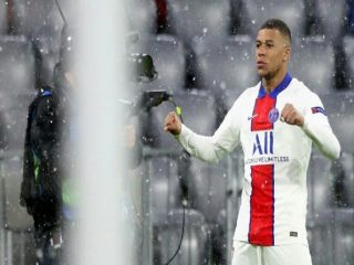 Juara bertahan Bayern Munich dipermalukan Paris Saint-Germain dengan skor 2-3 pada laga leg pertama perempatfinal Liga Champions 2020-21.