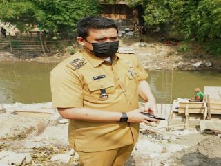 Walikota Medan, Muhammad Bobby Afif Nasution saat meninjau Sungai Deli beberapa waktu lalu