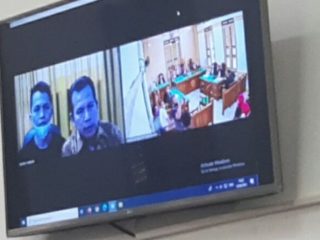 Dua orang YouTuber dijerat dengan UU ITE lantaran mengunggah video polisi tunggak pajak. Keduanya diganjar 8 bulan penjara.