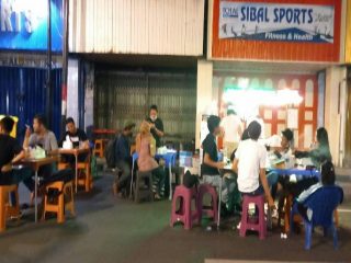 Dalam kurun waktu kurang dari satu bulan beroperasi, Kesawan City Walk (KCW), Jalan Ahmad Yani Medan, belum juga menyediakan Musholla dan toiletnya.
