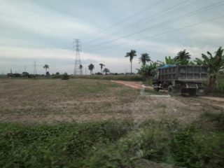 Puluhan truk mengangkut tanah terlihat hilir mudik di Jalan Rambutan, Desa Bangun Rejo, Tanjung Morawa, Deliserdang, Sabtu (17/4/2021).
