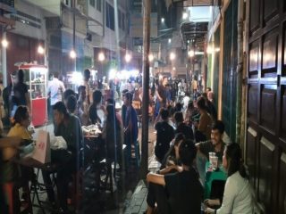 Satgas Covid-19 Kota Medan hanya bisa pasrah soal pelanggaran Pemberlakuan Pembatasan Kegiatan Masyarakat (PPKM) Mikro di Kesawan City Walk, Jalan Ahmad Yani, Medan.