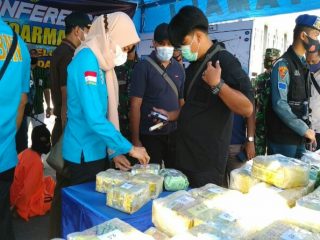 Angkatan Laut (AL) berhasil menggagalkan penyelundupan ratusan kilogram (kg) Narkoba yang diduga dibawa dari Malaysia di Perairan Muara Sungai Asahan, Sumatera Utara. Minggu (18/4/21).