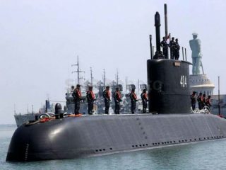 Kepala Dinas Penerangan TNI Angkatan Laut (Kadispenal) Laksamana Pertama TNI Julius Widjojono menyebut keadaan kapal selam KRI Nanggala-402 bisa fatal jika berada di kedalaman 600 hingga 700 meter di bawah permukaan laut.