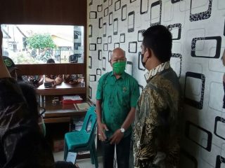 Usai mencopot Kepala Dinas (Kadis) Kesehatan Kota Medan Edwin Effendi, kini giliran Lurah Sidorame Timur Hermanto yang dicopot oleh Walikota Medan Bobby Nasution.