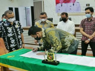 Walikota Medan, Muhammad Bobby Afif Nasution menargetkan permasalahan jalan di Kota Medan terselesaikan dalam kurun waktu dua tahun.