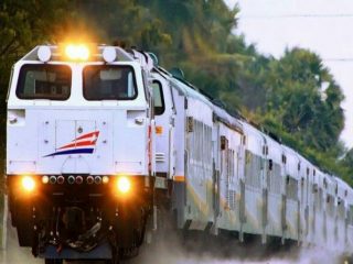 PT Kereta Api Indonesia (KAI) menyatakan calon penumpang kereta api jarak jauh harus menunjukkan hasil tes polymerase chain reaction (PCR), Rapid Antigen, dan GeNose yang dilakukan 1x24 jam sebelum keberangkatan.