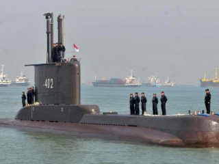 Kepala Staf TNI Angkatan Laut (KSAL) Laksamana Yudo Margono menyampaikan, kapal selam KRI Nanggala-402 berhasil ditemukan di kedalaman laut 838 meter oleh Remotely Operated Vehicle (ROV) milik Singapura.