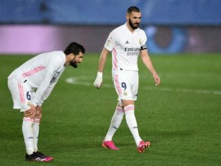 Pertandingan Real Madrid vs Chelsea di leg pertama semifinal Liga Champions berakhir imbang dengan skor 1-1.