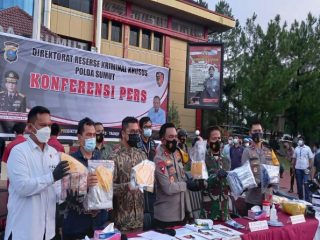Direktorat Reserse Kriminal Khusus Polda Sumut saat ini masih menetapkan lima orang tersangka terkait tindak pidana penggunaan kembali alat Swab Antigen di Bandara Kualanamu (KNO), Deliserdang, Selasa (27/4/2021).