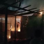Diduga alami gangguan jiwa, Rahmad, 22, warga Jalan Titi Pahlawan, Kelurahan Labuhan Deli, Kecamatan Medan Marelan, bakar rumahnya sendiri, Kamis (30/4/2021).