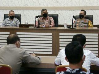 Kepala OPD, camat, lurah diingatkan untuk tidak lagi melakukan pungutan liar dalam memberikan pelayanan kepada masyarakat.