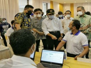 Peringatan Hari Buruh International (May Day) ditingkat kota Medan yang jatuh pada tanggal 1 Mei ditandai dengan pelaksanaan vaksinasi Covid-19 untuk para buruh di kota Medan.