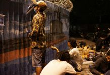 Komunitas Kampung Sendiri, yang bergerak diberbagai bidang, salah satunya seni lukis, melakukan pembuatan mural KRI Nanggala 402 di kawasan persimpangan empat glugur, jalan Kolonel Yos Sudarso, jalan Putri Hijau, Sabtu (1/5).