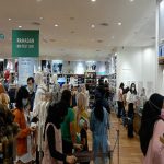 Menjelang Idul Fitri 1442 H, sejumlah mall di kota Medan ramai pengunjung, Selasa (4/5/2021).
