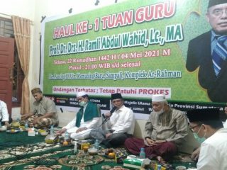 Universitas Islam Negeri Sumatera Utara (UINSU) Prof Dr Syahrin Harahap, MA, menghadiri Peringatan Haul ke 1 Prof Dr Ramli Abdul Wahid, Selasa (4/5/2021) malam.