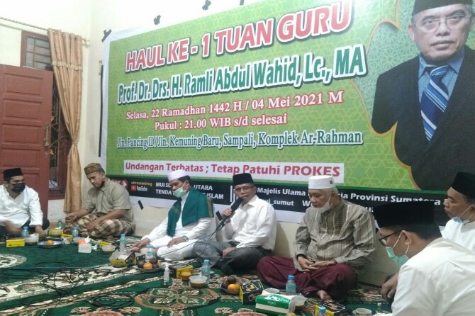 Universitas Islam Negeri Sumatera Utara (UINSU) Prof Dr Syahrin Harahap, MA, menghadiri Peringatan Haul ke 1 Prof Dr Ramli Abdul Wahid, Selasa (4/5/2021) malam.