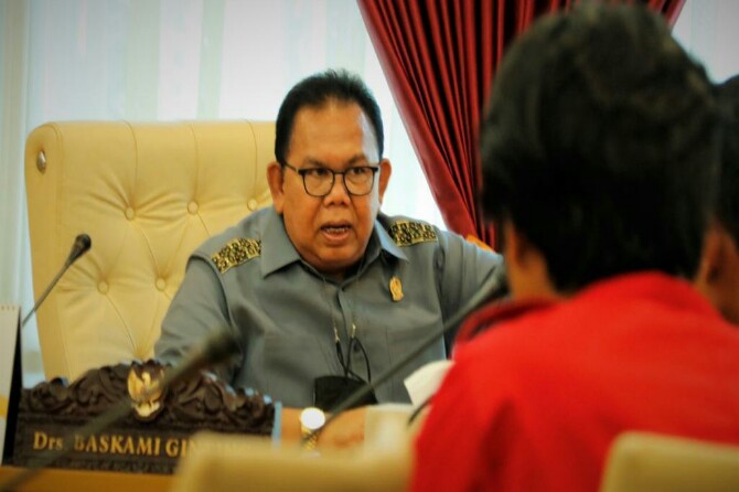 Ketua DPRD Sumatera Utara (Sumut) Baskami Ginting mengaku prihatin dengan peningkatan signifikan jumlah pasien Covid-19 hingga rumah sakit menjadi kewalahan