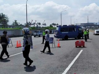 Kakorlantas Polri, Irjen Pol Istiono menegaskan, warga yang ketahuan menggunakan dokumen palsu saat pemeriksaan di pos penyekatan arus mudik akan dipidana.