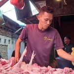 Menjelang Hari Raya Idul Fitri 1442 H, harga daging sapi dan ayam di beberapa pasar tradisional kota Medan mengalami kenaikkan tinggi.
