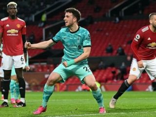 Tuan rumah Manchester United dibenam dengan skor 2-4 atas Liverpool dalam laga lanjutan Liga Inggris di pekan ke-36 2020/21 di Stadion Old Trafford, Jumat (14/5/2021) dini hari WIB.