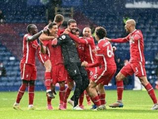 Alisson Becker menjadi pahlawan bagi Liverpool saat melawan West Bromwich Albion dalam laga pekan ke-36 di Stadion The Hawthorns, Senin (17/5/2021 WIB.